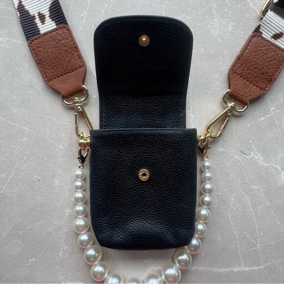 Authentic CHANEL Vintage CC Caviar Leather Mini Pouch Cigarette Crossbody Bag - Picture 3 of 16